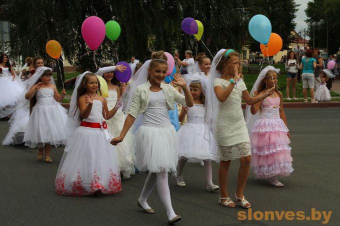 С парада невест в... Париж отправится победительница слонимского парада невест