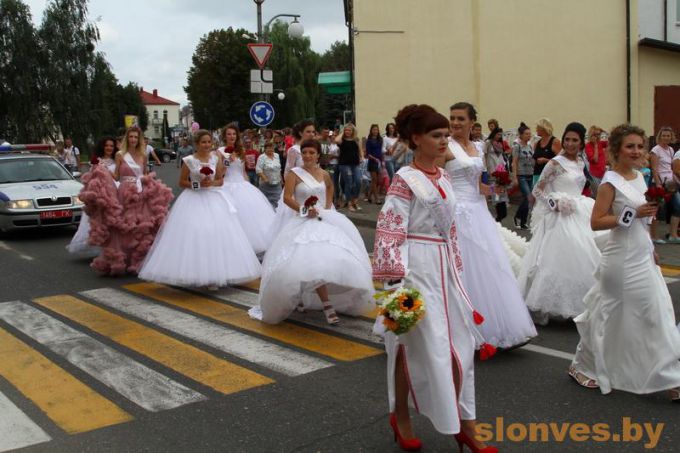 С парада невест в... Париж отправится победительница слонимского парада невест