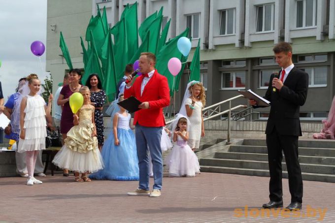 С парада невест в... Париж отправится победительница слонимского парада невест