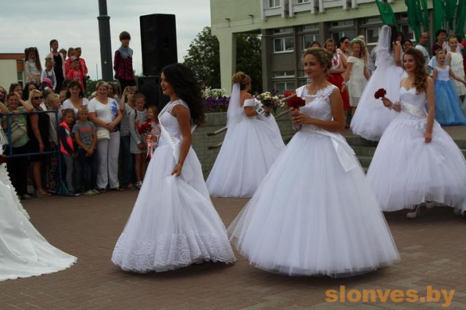 С парада невест в... Париж отправится победительница слонимского парада невест