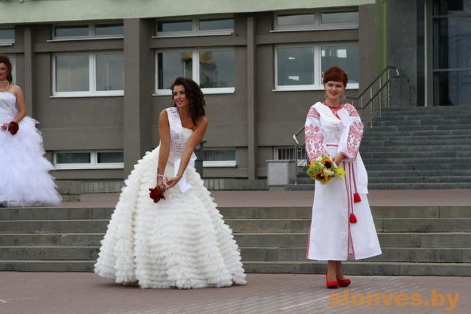 С парада невест в... Париж отправится победительница слонимского парада невест