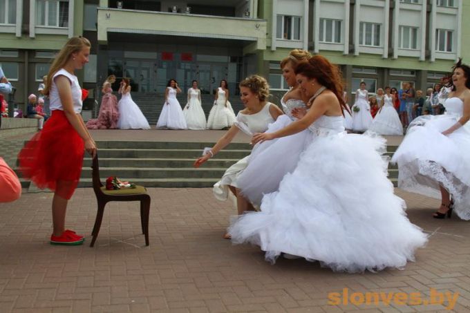 С парада невест в... Париж отправится победительница слонимского парада невест