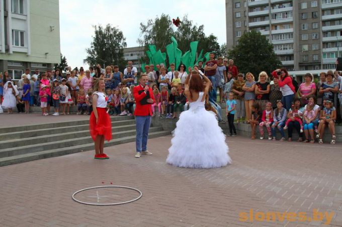 С парада невест в... Париж отправится победительница слонимского парада невест