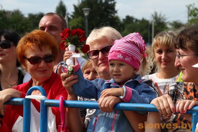 С парада невест в... Париж отправится победительница слонимского парада невест