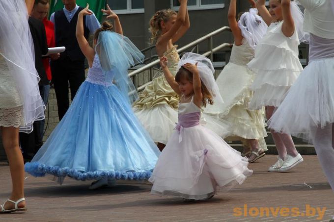 С парада невест в... Париж отправится победительница слонимского парада невест