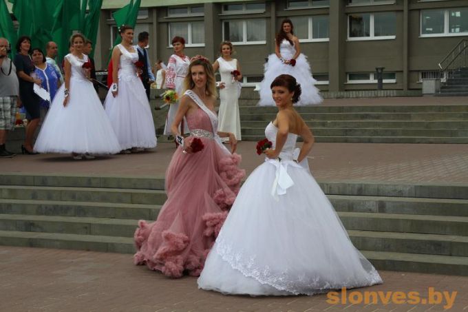 С парада невест в... Париж отправится победительница слонимского парада невест