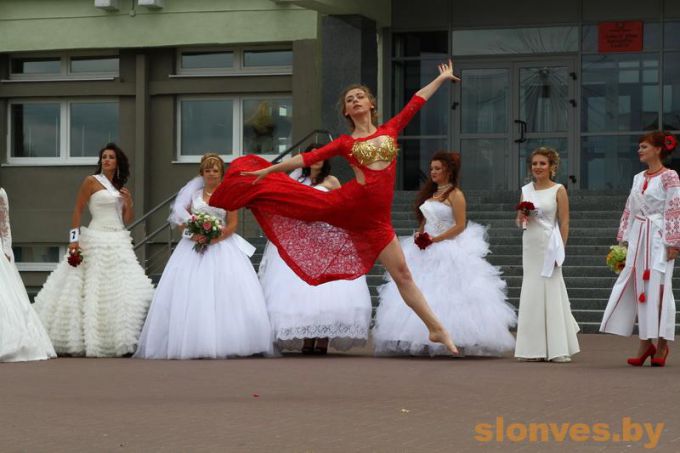 С парада невест в... Париж отправится победительница слонимского парада невест