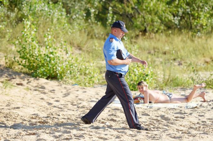 Патруль у воды. Гомельчан приучают культурно отдыхать на левом берегу Любенского озера