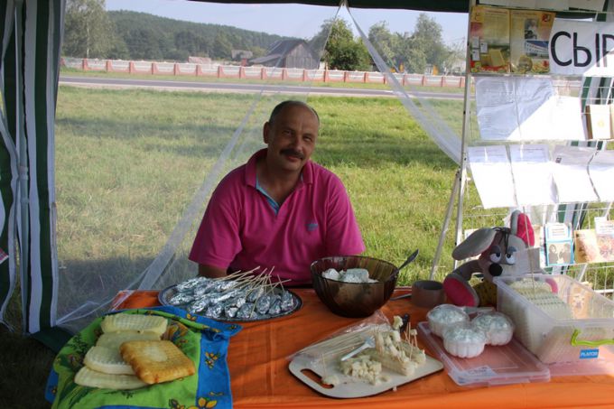 Что предлагал "Деревенский сыровар": на Ошмянщине прошел вкусный праздник сыра