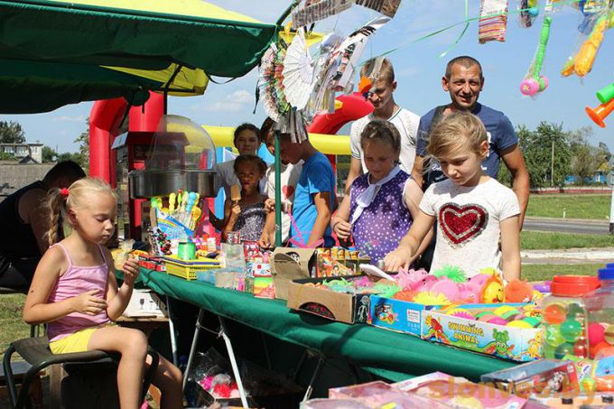 Медово-яблочный аромат: праздник пасечника и садовода прошел на Слонимщине