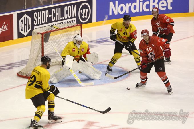 Битва характеров: «Неман» с победы стартовал в хоккейной Лиге Чемпионов