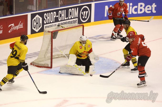 Битва характеров: «Неман» с победы стартовал в хоккейной Лиге Чемпионов