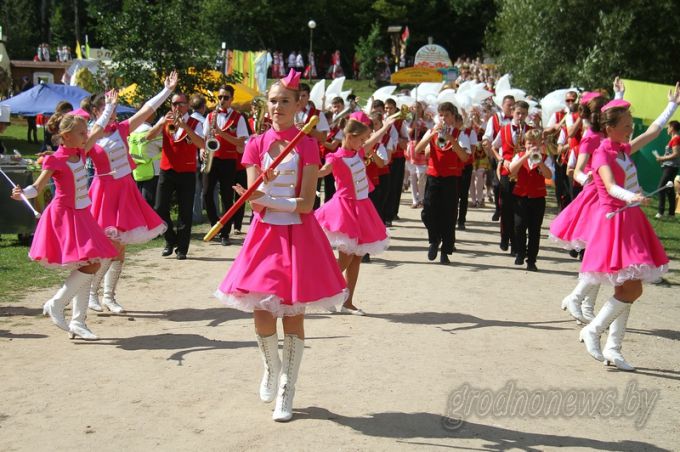 Фестиваль "Августовский канал в культуре трех народов" собрал в туристско-рекреационном парке тысячи гостей