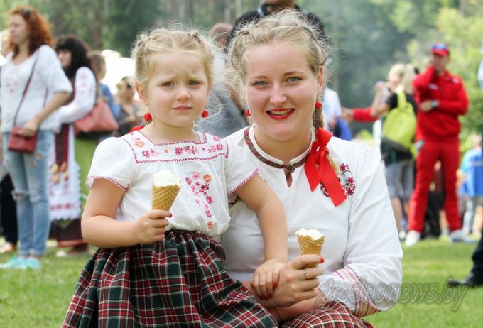Фестиваль "Августовский канал в культуре трех народов" собрал в туристско-рекреационном парке тысячи гостей