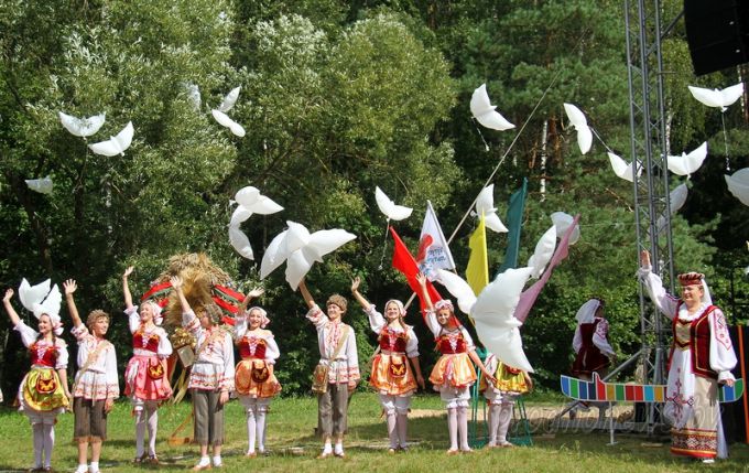 Фестиваль "Августовский канал в культуре трех народов" собрал в туристско-рекреационном парке тысячи гостей