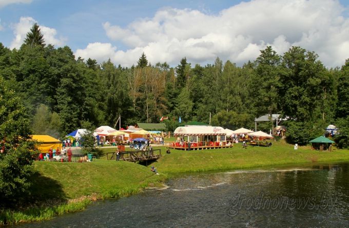 Фестиваль "Августовский канал в культуре трех народов" собрал в туристско-рекреационном парке тысячи гостей