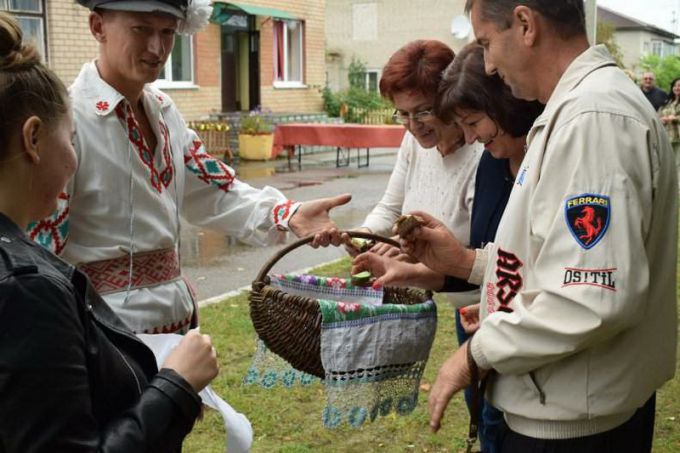 Дазвольце застацца, або Як у Ёдках традыцыі пляцення кошыкаў адраджалі