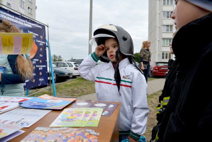 Куда приходит детство? Гомельчане благоустроили свой двор и организовали по этому случаю праздник