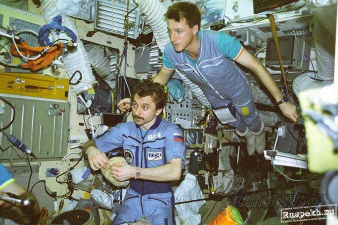 Полгода в космосе. Космонавт Александр Лазуткин рассказал, какие неожиданности подстерегают на орбите