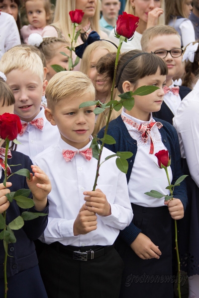 Звонок на урок. Более 110 тысяч школьников и 12 тысяч первоклашек сегодня начинают учебный год в Гродненской области