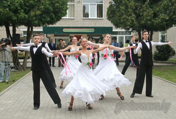 Звонок на урок. Более 110 тысяч школьников и 12 тысяч первоклашек сегодня начинают учебный год в Гродненской области