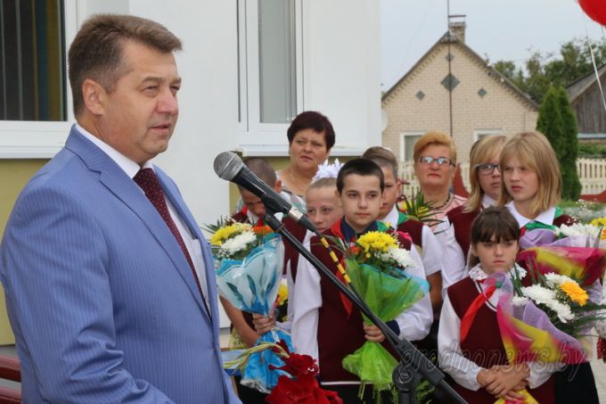 Звонок на урок. Более 110 тысяч школьников и 12 тысяч первоклашек сегодня начинают учебный год в Гродненской области