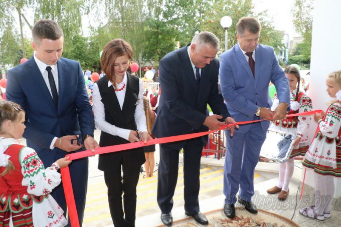 Звонок на урок. Более 110 тысяч школьников и 12 тысяч первоклашек сегодня начинают учебный год в Гродненской области