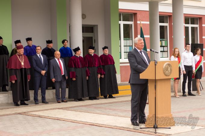 Звонок на урок. Более 110 тысяч школьников и 12 тысяч первоклашек сегодня начинают учебный год в Гродненской области