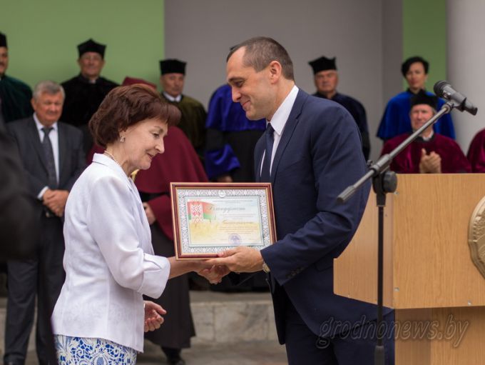 Звонок на урок. Более 110 тысяч школьников и 12 тысяч первоклашек сегодня начинают учебный год в Гродненской области