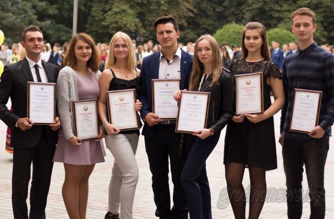 Звонок на урок. Более 110 тысяч школьников и 12 тысяч первоклашек сегодня начинают учебный год в Гродненской области