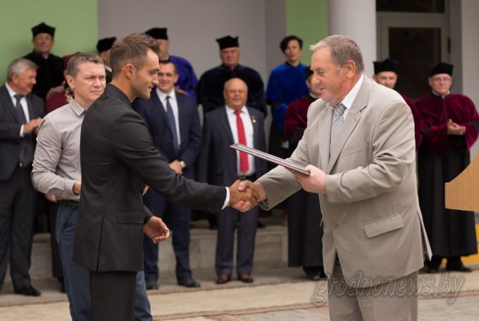 Звонок на урок. Более 110 тысяч школьников и 12 тысяч первоклашек сегодня начинают учебный год в Гродненской области