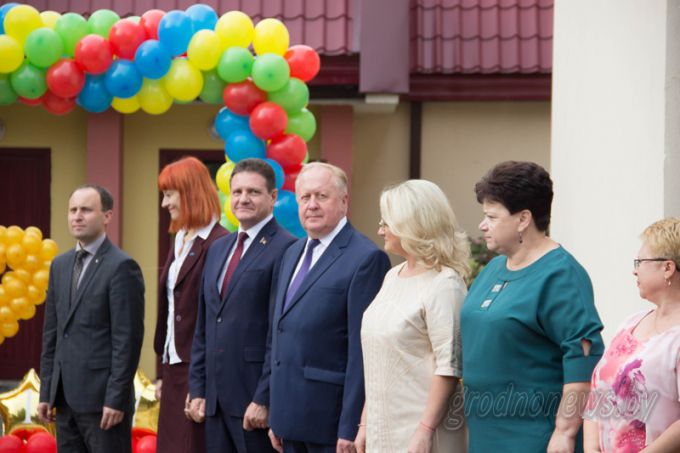 Звонок на урок. Более 110 тысяч школьников и 12 тысяч первоклашек сегодня начинают учебный год в Гродненской области