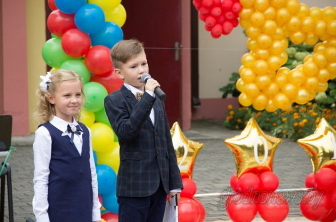 Звонок на урок. Более 110 тысяч школьников и 12 тысяч первоклашек сегодня начинают учебный год в Гродненской области