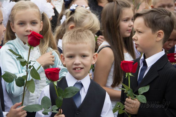 Звонок на урок. Более 110 тысяч школьников и 12 тысяч первоклашек сегодня начинают учебный год в Гродненской области