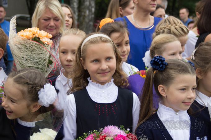 Звонок на урок. Более 110 тысяч школьников и 12 тысяч первоклашек сегодня начинают учебный год в Гродненской области