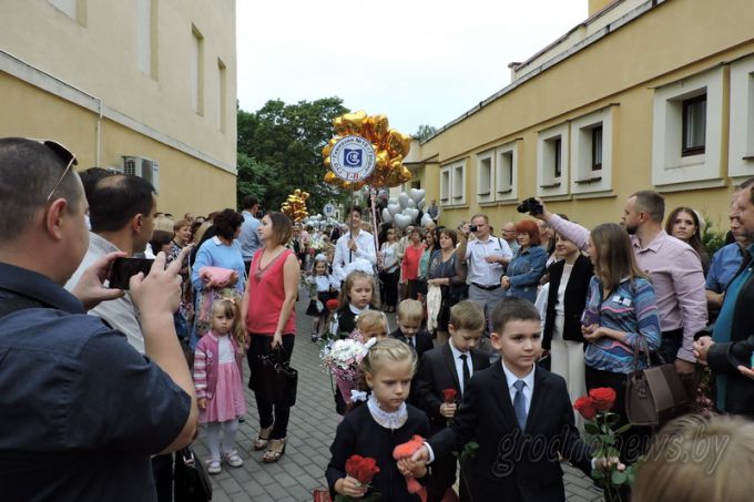 Звонок на урок. Более 110 тысяч школьников и 12 тысяч первоклашек сегодня начинают учебный год в Гродненской области