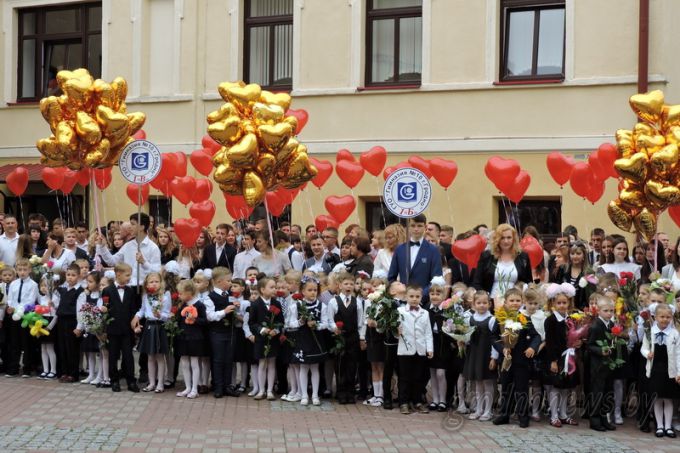 Звонок на урок. Более 110 тысяч школьников и 12 тысяч первоклашек сегодня начинают учебный год в Гродненской области
