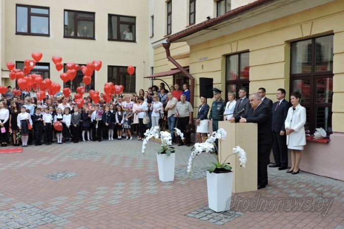 Звонок на урок. Более 110 тысяч школьников и 12 тысяч первоклашек сегодня начинают учебный год в Гродненской области