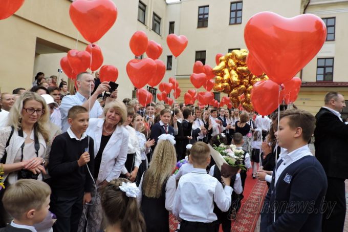 Звонок на урок. Более 110 тысяч школьников и 12 тысяч первоклашек сегодня начинают учебный год в Гродненской области
