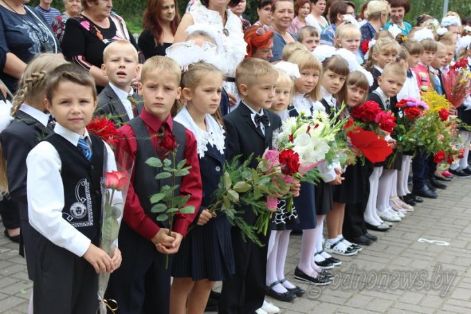 Звонок на урок. Более 110 тысяч школьников и 12 тысяч первоклашек сегодня начинают учебный год в Гродненской области