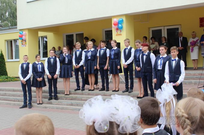 Звонок на урок. Более 110 тысяч школьников и 12 тысяч первоклашек сегодня начинают учебный год в Гродненской области