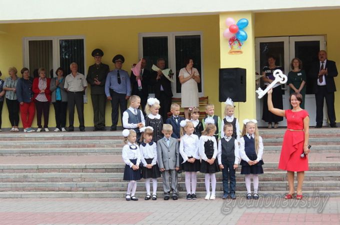 Звонок на урок. Более 110 тысяч школьников и 12 тысяч первоклашек сегодня начинают учебный год в Гродненской области