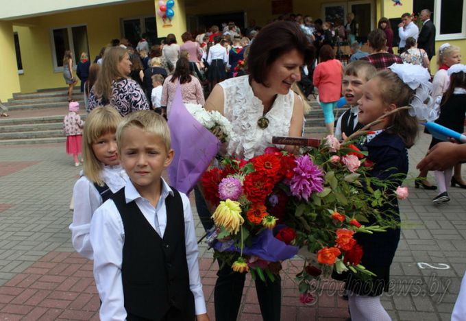 Звонок на урок. Более 110 тысяч школьников и 12 тысяч первоклашек сегодня начинают учебный год в Гродненской области