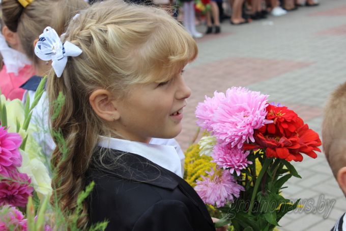 Звонок на урок. Более 110 тысяч школьников и 12 тысяч первоклашек сегодня начинают учебный год в Гродненской области