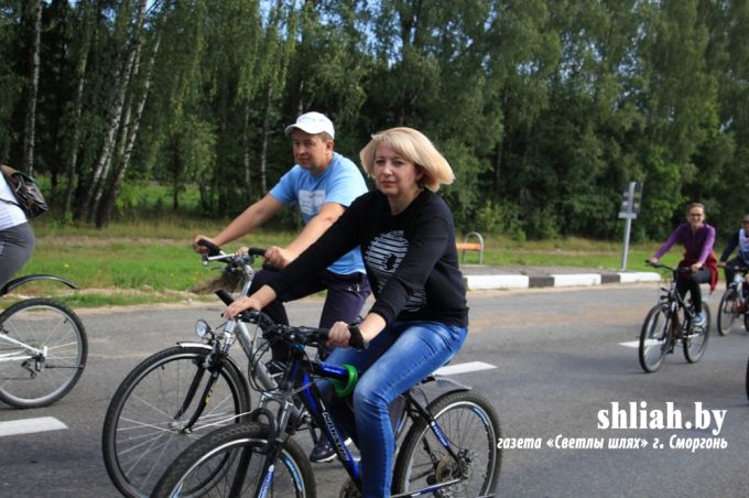 Сотрудники Сморгонского РОВД вместе с семьями стали участниками велопробега к 100-летию белорусской милиции