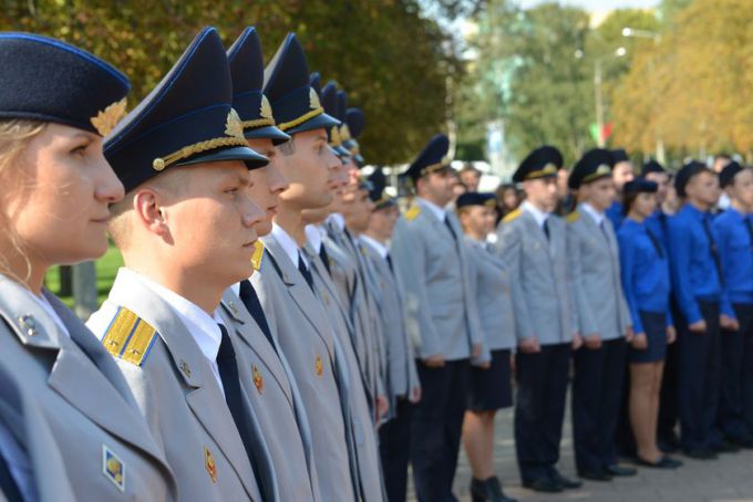Плюс аллея. Памятный знак в честь годовщины образования Следственного комитета открыт в Фестивальном парке