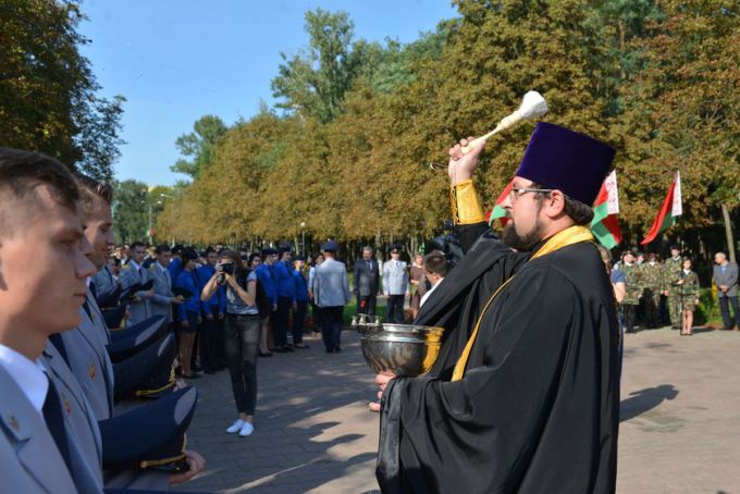 Плюс аллея. Памятный знак в честь годовщины образования Следственного комитета открыт в Фестивальном парке
