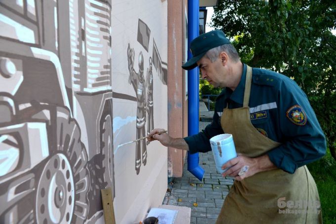 Фотофакт. В Гомеле появилось граффити с историей пожарной части