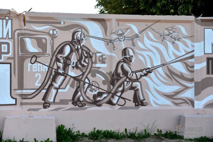 Фотофакт. В Гомеле появилось граффити с историей пожарной части