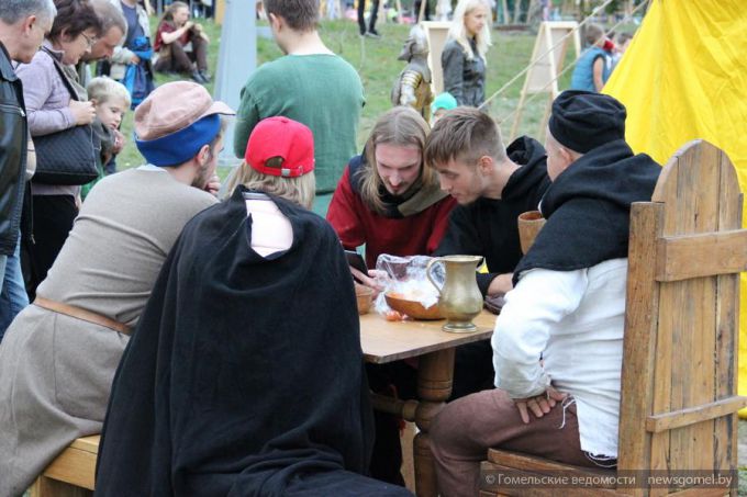 Инопланетяне, город будущего и гонки на тележках: День города в Советском районе